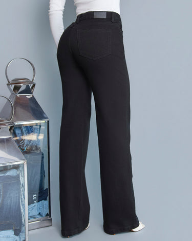 JEAN MUJER BOTA RECTA COLOR NEGRO SILUETA SEMIAJUSTADA