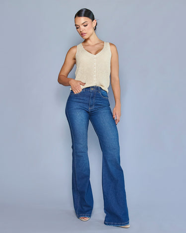JEAN MUJER FLARE TIRO ALTO COLOR AZUL OSCURO SILUETA SEMIAJUSTADA