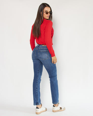 JEAN MUJER MOMFIT TIRO ALTO COLOR AZUL MEDIO SILUETA AJUSTADA