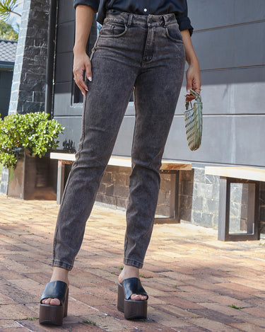 JEAN MUJER SKINNY TIRO ALTO COLOR NEGRO SILUETA SEMIAJUSTADA