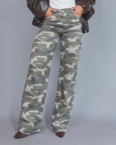 JEAN MUJER WIDE LEG TIRO ALTO ESTAMPADO MILITAR COLOR VERDE (PREVENTA)