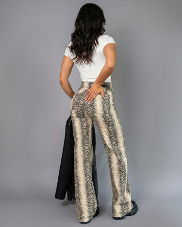PANTALÓN MUJER BOTA RECTA TIRO ALTO COLOR IVORY SILUETA AMPLIA (PREVENTA)
