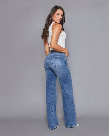 JEAN MUJER BOTA RECTA COLOR AZUL MEDIO SILUETA AMPLIA (PREVENTA)