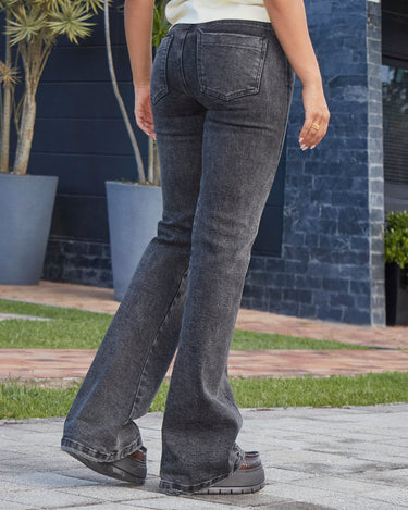 JEAN MUJER FLARE TIRO ALTO COLOR NEGRO SILUETA SEMIAJUSTADA