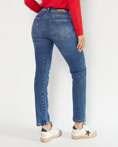 JEAN MUJER MOMFIT TIRO ALTO COLOR AZUL MEDIO SILUETA AJUSTADA
