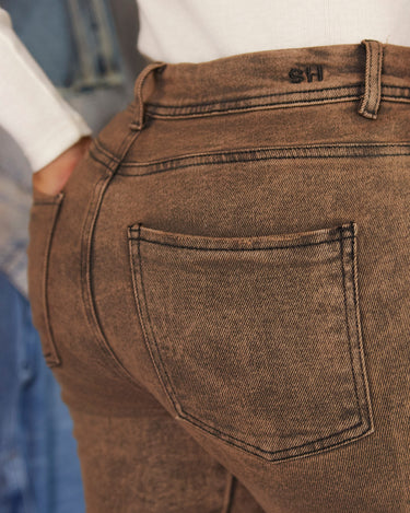 JEAN MUJER SKINNY TIRO ALTO COLOR MARRON SILUETA AJUSTADA