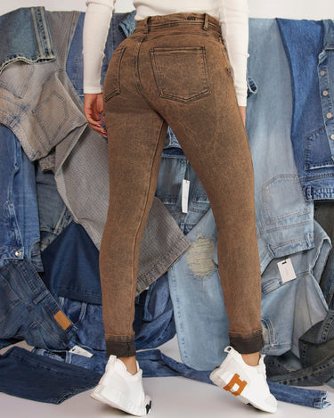 JEAN MUJER SKINNY TIRO ALTO COLOR MARRON SILUETA AJUSTADA