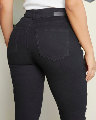 JEAN MUJER SKINNY TIRO ALTO COLOR NEGRO SILUETA AMPLIA