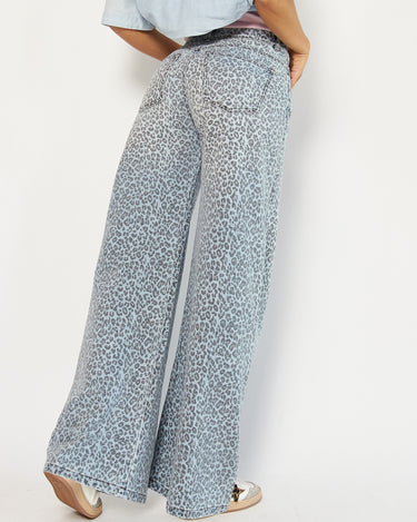 JEAN MUJER WIDE LEG TIRO ALTO COLOR AZUL CLARO SILUETA AMPLIA