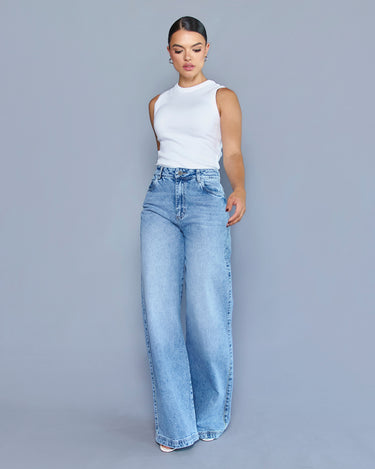 JEAN MUJER WIDE LEG COLOR AZUL MEDIO SILUETA AMPLIA