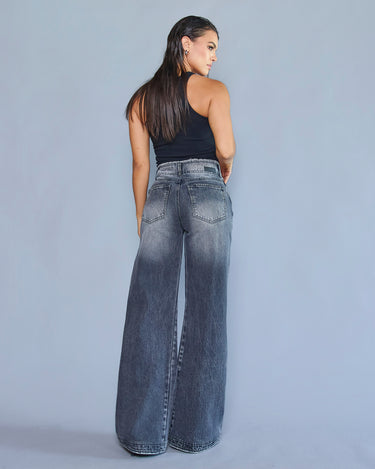 JEAN MUJER WIDE LEG TIRO ALTO COLOR GRIS SILUETA AMPLIA