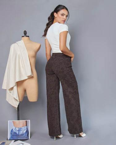 JEAN MUJER WIDE LEG TIRO ALTO COLOR CAFÉ SILUETA AMPLIA