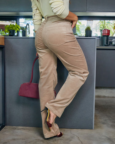 PANTALÓN MUJER BAGGY TIRO ALTO COLOR CAMEL SILUETA AMPLIA