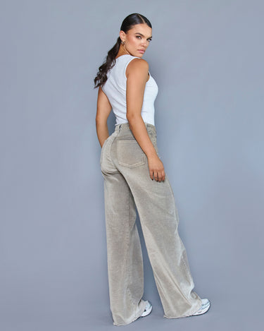 PANTALON WIDE LEG TIRO ALTO COLOR CAQUI SILUETA AMPLIA
